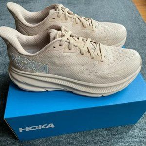NWT Hoka women’s Clifton HOKA